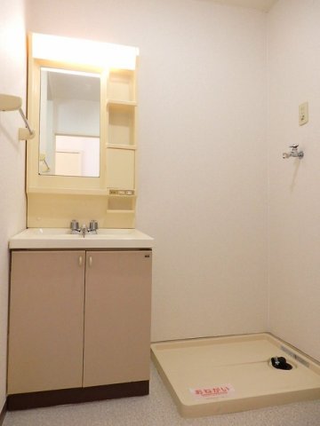 洗面設備　コンパクトで使いやすい洗面所