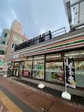 コンビニ　セブンイレブン札幌琴似本通店（コンビニ）まで182m