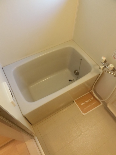 バス・シャワールーム　小窓付きで換気も安心