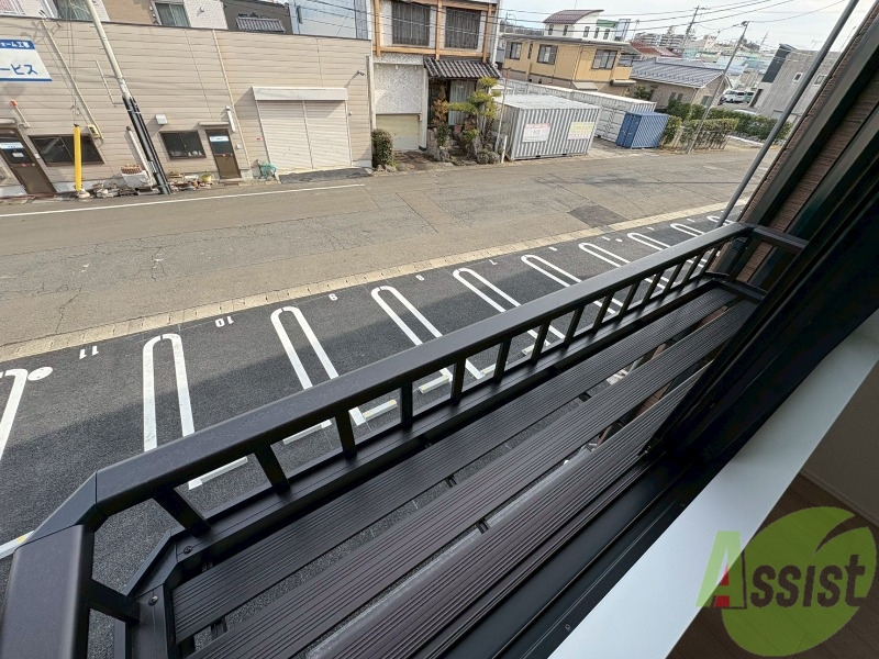 バルコニー　こちらで物干し設置可能でございます。日当たり良好です。