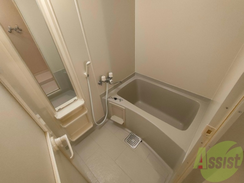 バス・シャワールーム　お風呂になります。一日の疲れを癒してくださいね。