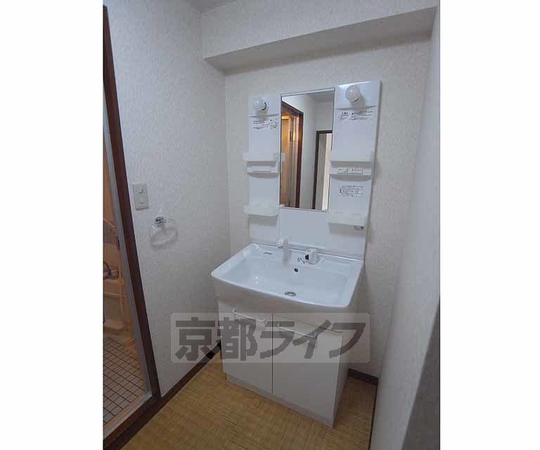 洗面設備　独立洗面台です。