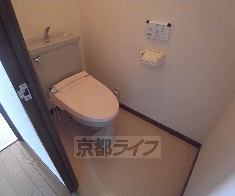 トイレ　綺麗で清潔感あります。