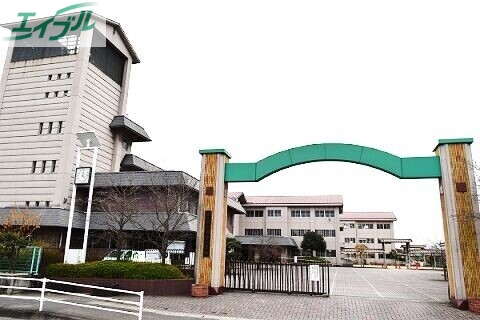 小学校　岡山市立御南小学校（小学校）まで608m