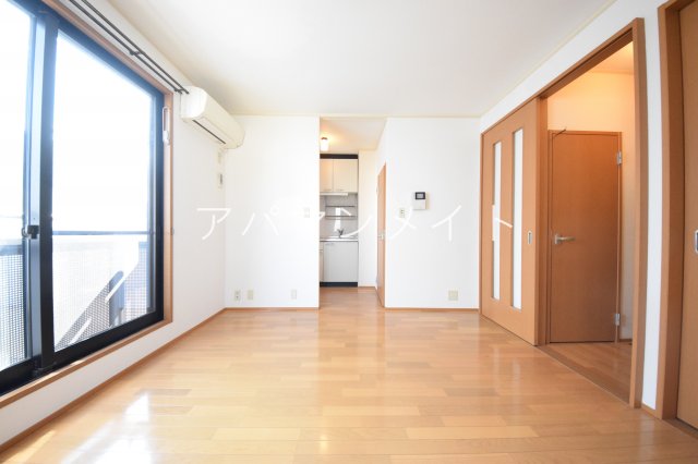 居室・リビング　きれいなお部屋です