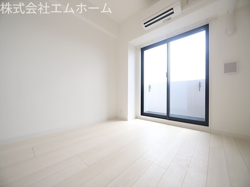 居室・リビング　洋室6.9帖　エアコン完備