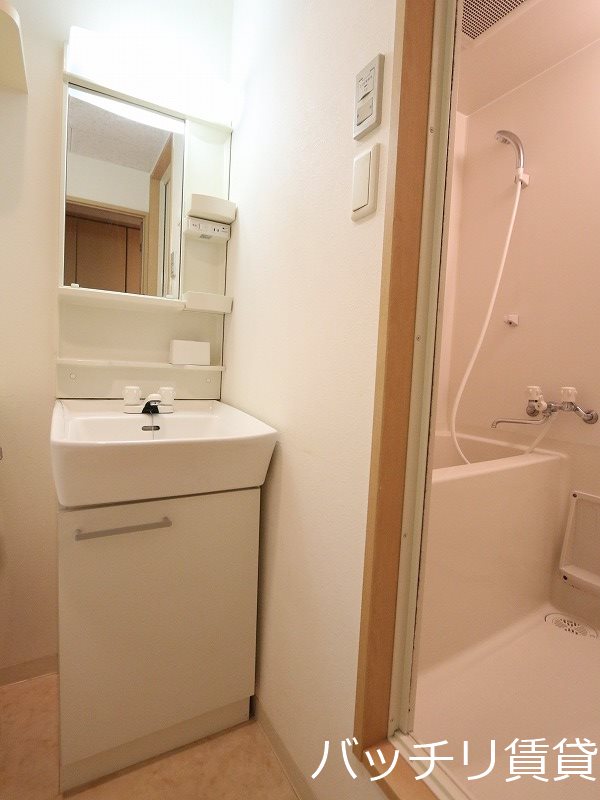 洗面設備　※同マンション別部屋写真のため、現状優先。