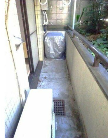 バルコニー　コンパクトですが十分洗濯物を干せます。