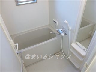 バス・シャワールーム　追焚き・浴室暖房乾燥機・窓あり