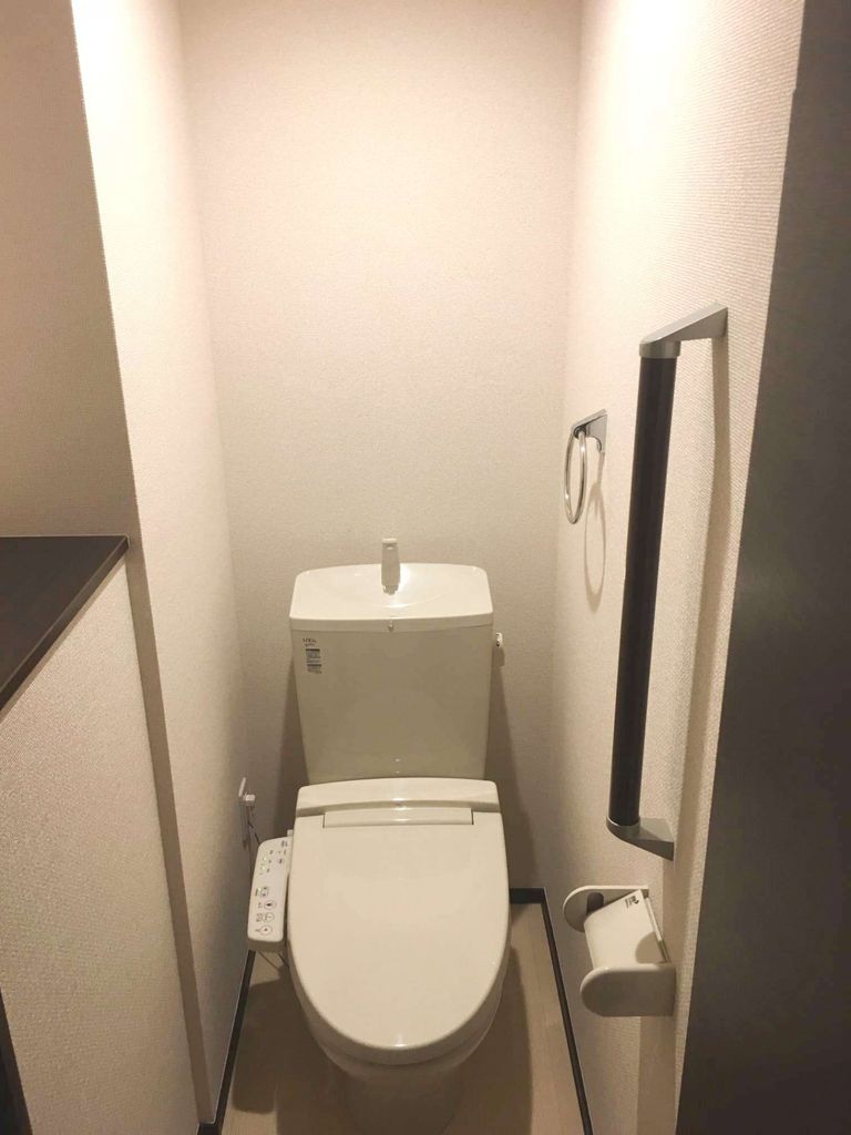 トイレ　ウォッシュレット機能付き