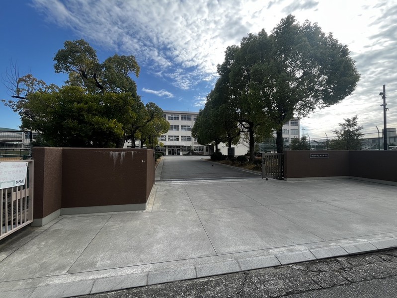 中学校　加古川市立神吉中学校（中学校）まで1724m