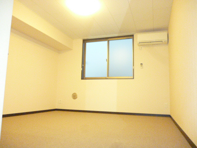 居室・リビング　エアコン完備で快適に生活できます。