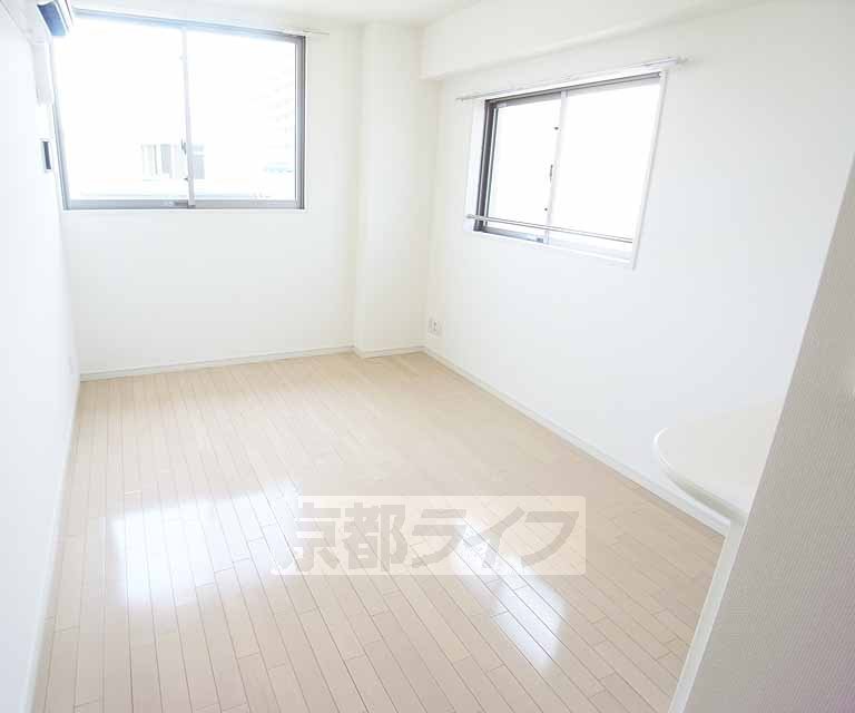 居室・リビング　白を基調としたリビングです