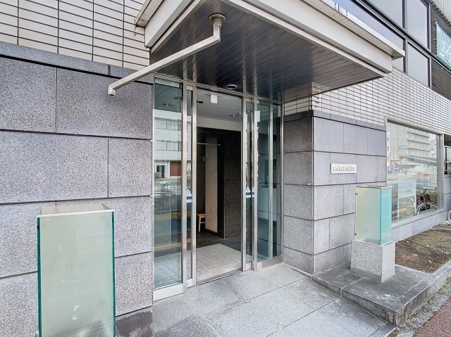 エントランス　現況が相違する場合は現況を優先致します。