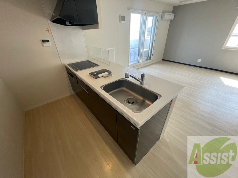 キッチン　洗い場が大きくて洗い物もしやすそうです。