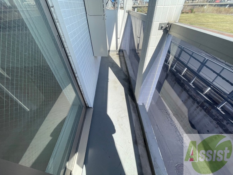 バルコニー　バルコニーです。洗濯物を干すもよし、一息つくもよしですね。