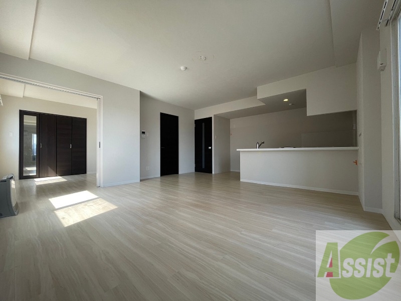 居室・リビング　広くてキレイなお部屋が広がっていて、充実した生活が送れそう。