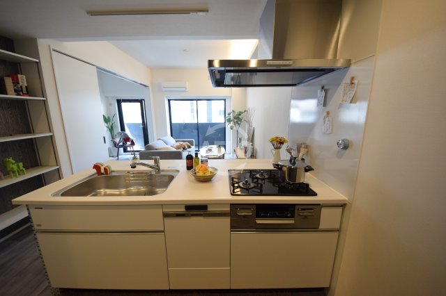 キッチン　BRAVE松屋町　キッチン（3口ガスコンロ）