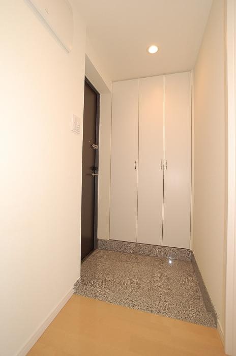 玄関　収納もある玄関です