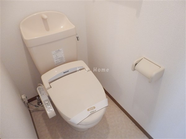 トイレ　温水洗浄暖房便座付きトイレ！