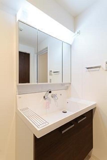 洗面設備　※写真は同タイプ住戸です。