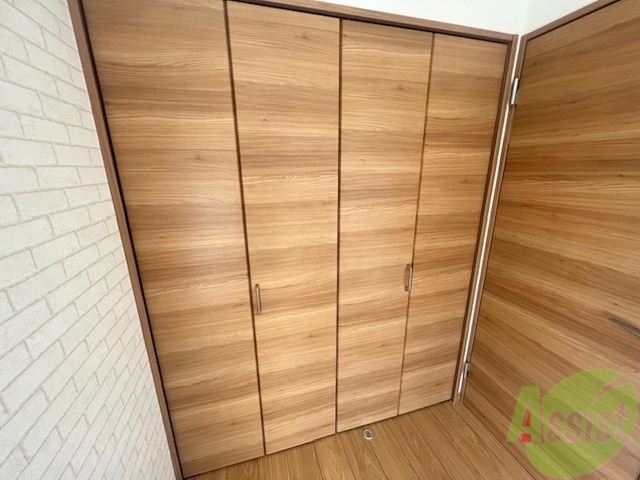収納　収納はこちらのクローゼットをお使いください。
