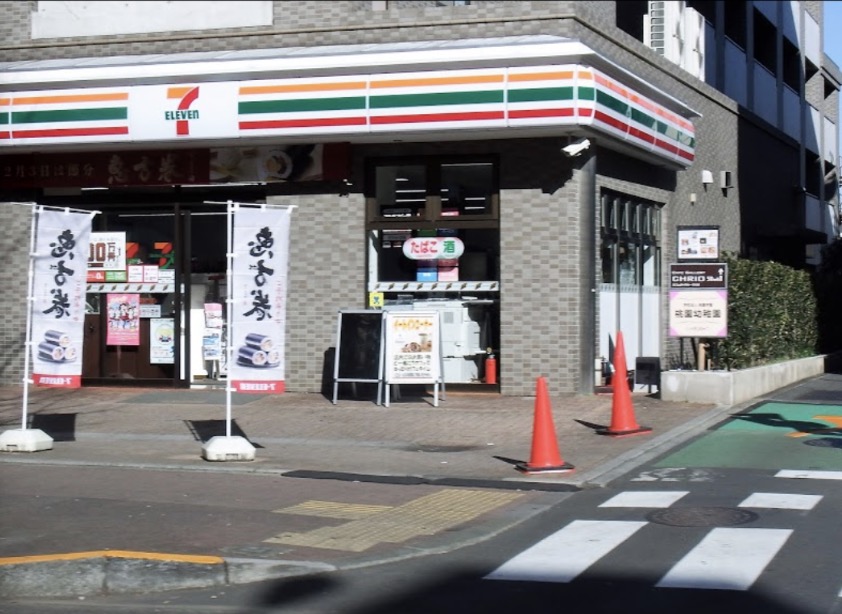 コンビニ　セブンイレブン 中野中央5丁目店（コンビニ）まで611m