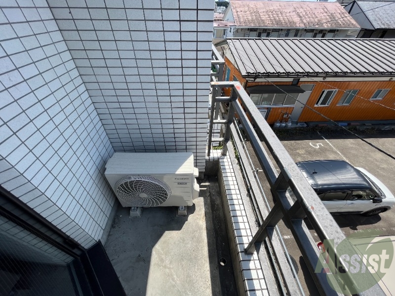 バルコニー　バルコニーは幅もしっかりあるので洗濯物を干せそうですね。