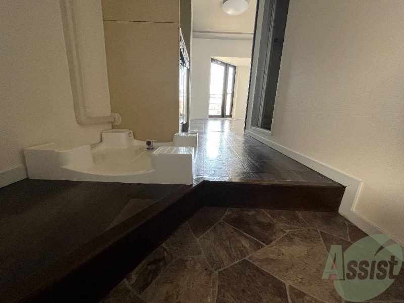 玄関　玄関は敷居が低いので、入出時も安心ですね。