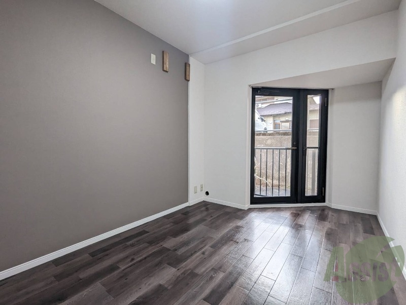 居室・リビング　リビングには大きな窓が付いていて陽当たりも良いですね。