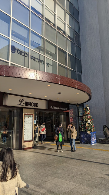 ショッピングセンター　新百合ヶ丘エルミロード（ショッピングセンター）まで847m