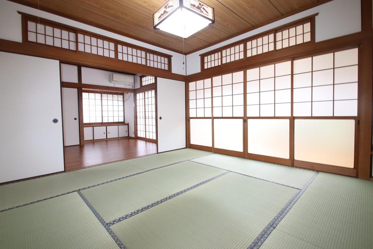 キッチン　リビング横の和室です