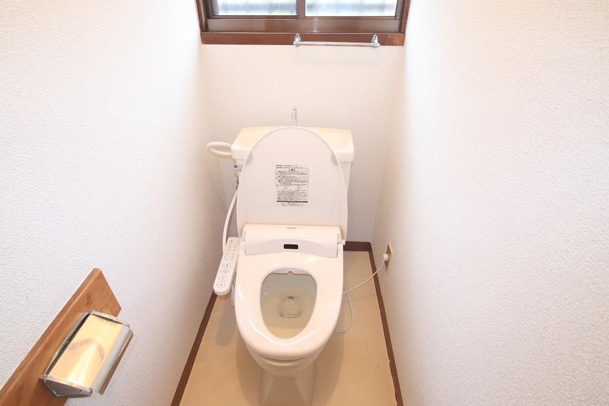 トイレ　ウォシュレット付きです