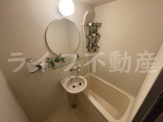 バス・シャワールーム　お風呂で日々の疲れを落としましょう