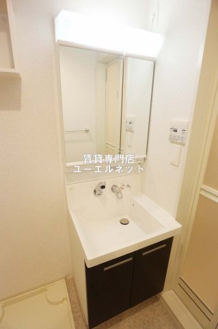 洗面設備　清潔感ある独立洗面台で毎日気持ちよく♪