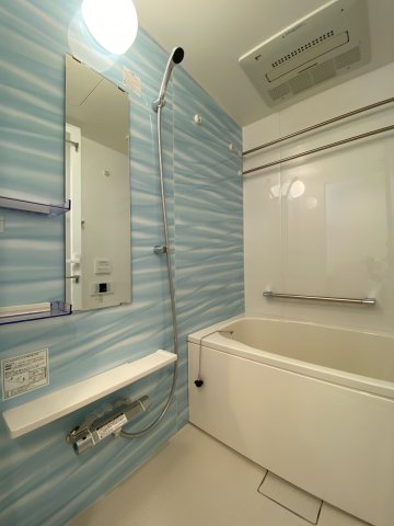 バス・シャワールーム　浴室乾燥付きで便利☆