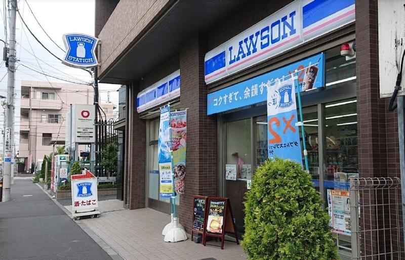 コンビニ　ローソン 足立六町四丁目店（コンビニ）まで220m