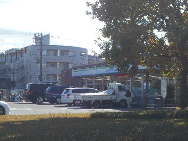 コンビニ　ファミリーマート秀栄多摩ニュータウン通り店（コンビニ）まで410m