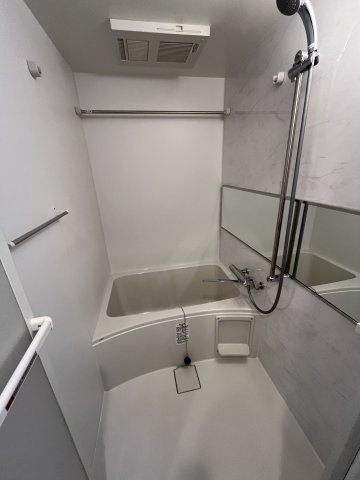 バス・シャワールーム　(参考)同マンション反転タイプの間取り写真