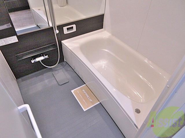 バス・シャワールーム　この大きさの浴槽なら一日の疲れが吹き飛びそうですね！