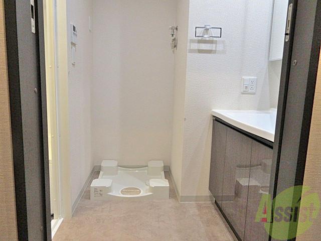 洗面設備　洗面スペースです。室内洗濯パンがあり生活導線しっかり◎