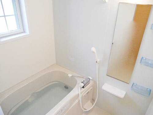 バス・シャワールーム　コンパクトで使いやすいお風呂です