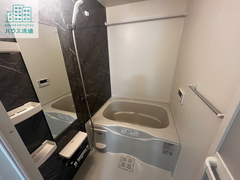 バス・シャワールーム　※反転タイプのお写真です