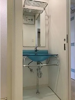 洗面設備　お出かけ前の支度はこちらでされて下さい