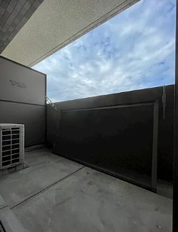 バルコニー　天気の良い日の洗濯物はこちらへ♪