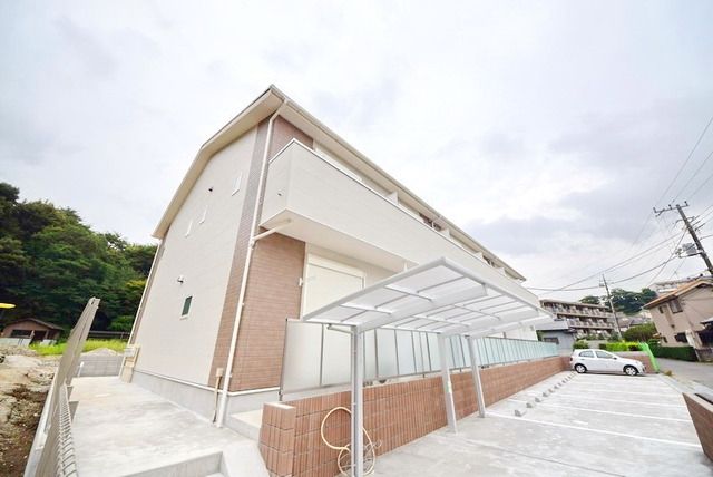 建物外観　2016年築　テラスタイプのお部屋です