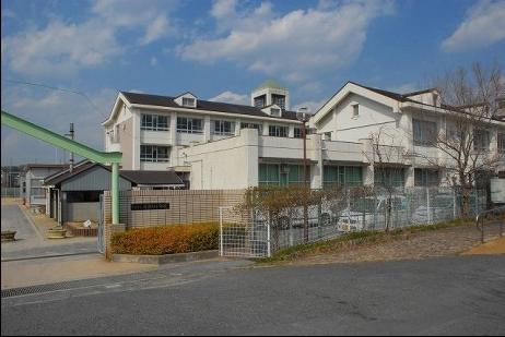 コンビニ　セブンイレブン　奈良法蓮町店（コンビニ）まで328m