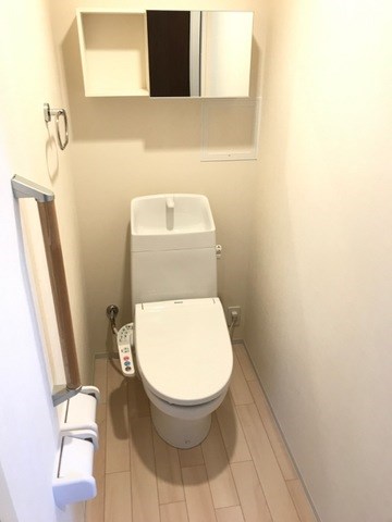 トイレ　温水洗浄便座付きトイレ