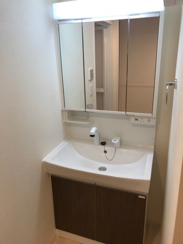 洗面設備　シャワー付き洗面台