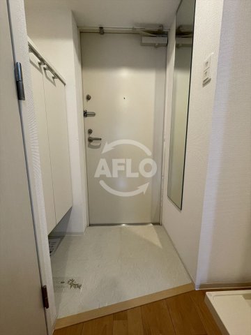 玄関　SERENiTE谷四　玄関